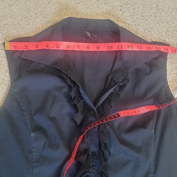 Ravel Sleeveless Blouse with Flower Ruffle black in Size XL/TG - Picture 9 of 11